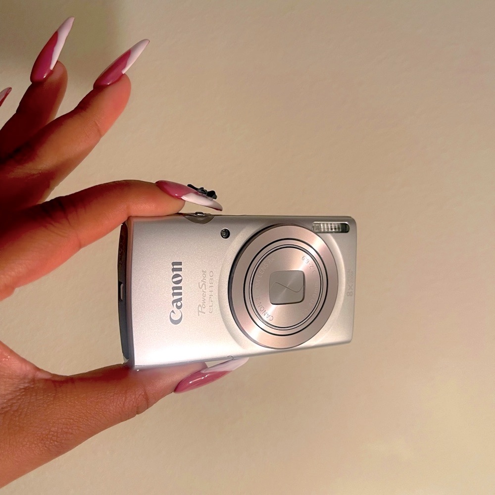 Canon Powershot ELPH 180 Digital Camera